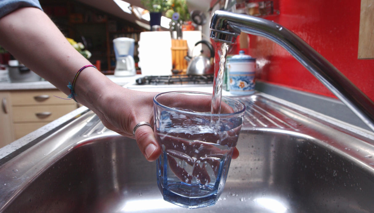 Bollette Dell Acqua Frosinone Tartassata Con Euro A Famiglia A Cosenza Importi Light