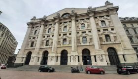 La Borsa del 4 dicembre, Piazza Affari chiude a +0,7% spinta da Campari e le banche