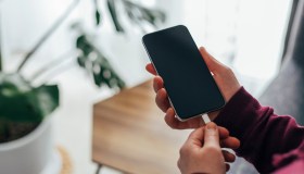 Caricatore universale obbligatorio dal 28 dicembre per tutti i dispositivi elettronici