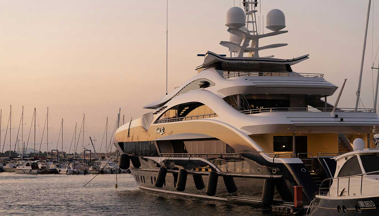 Alta moda e mare: come le grandi case del lusso arredano gli Yacht