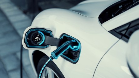 Domanda di batterie a 850 GWh nel 2023, +40% grazie ai veicoli elettrici