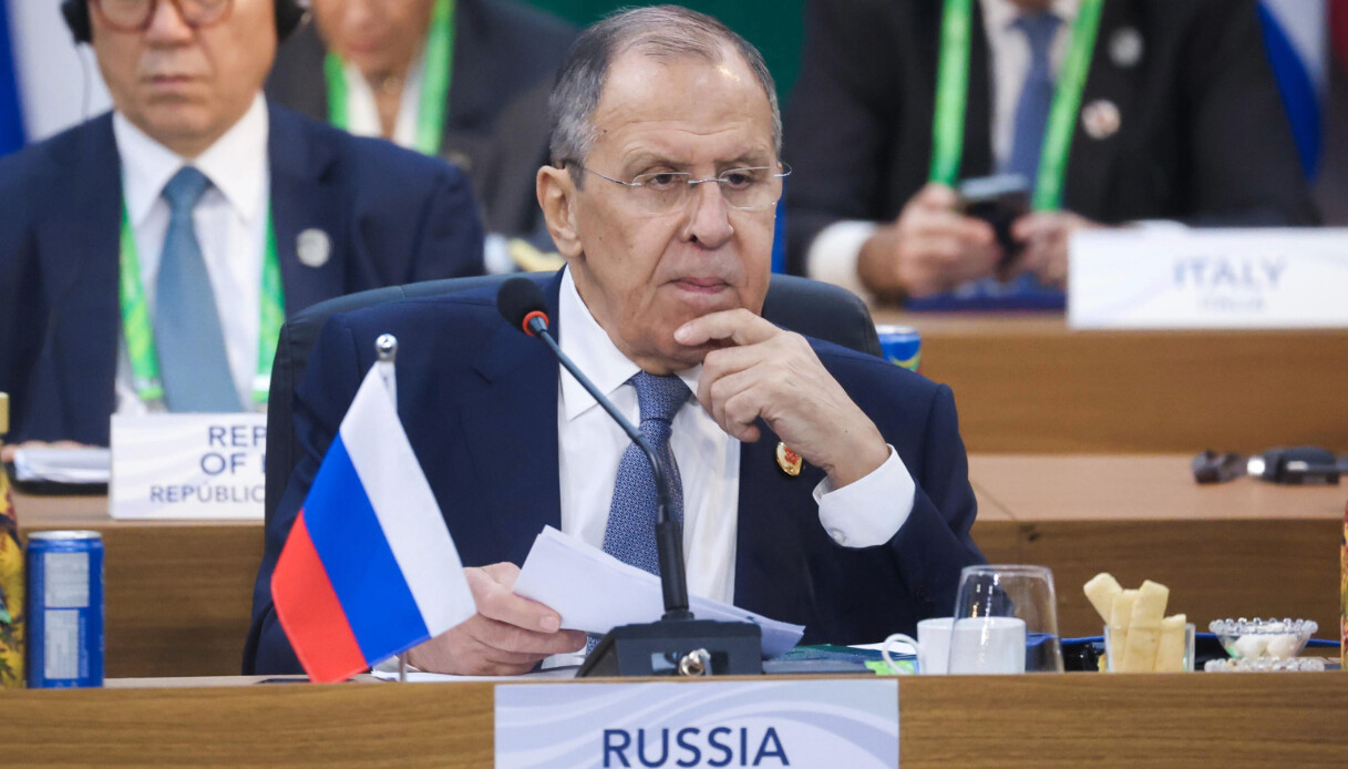 Guerra, all’Osce prove di dialogo fra Lavrov, Blinken e il ministro ucraino: pace più vicina?