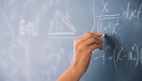 Studenti italiani sempre più bravi in matematica, ma ancora pesa il divario di genere