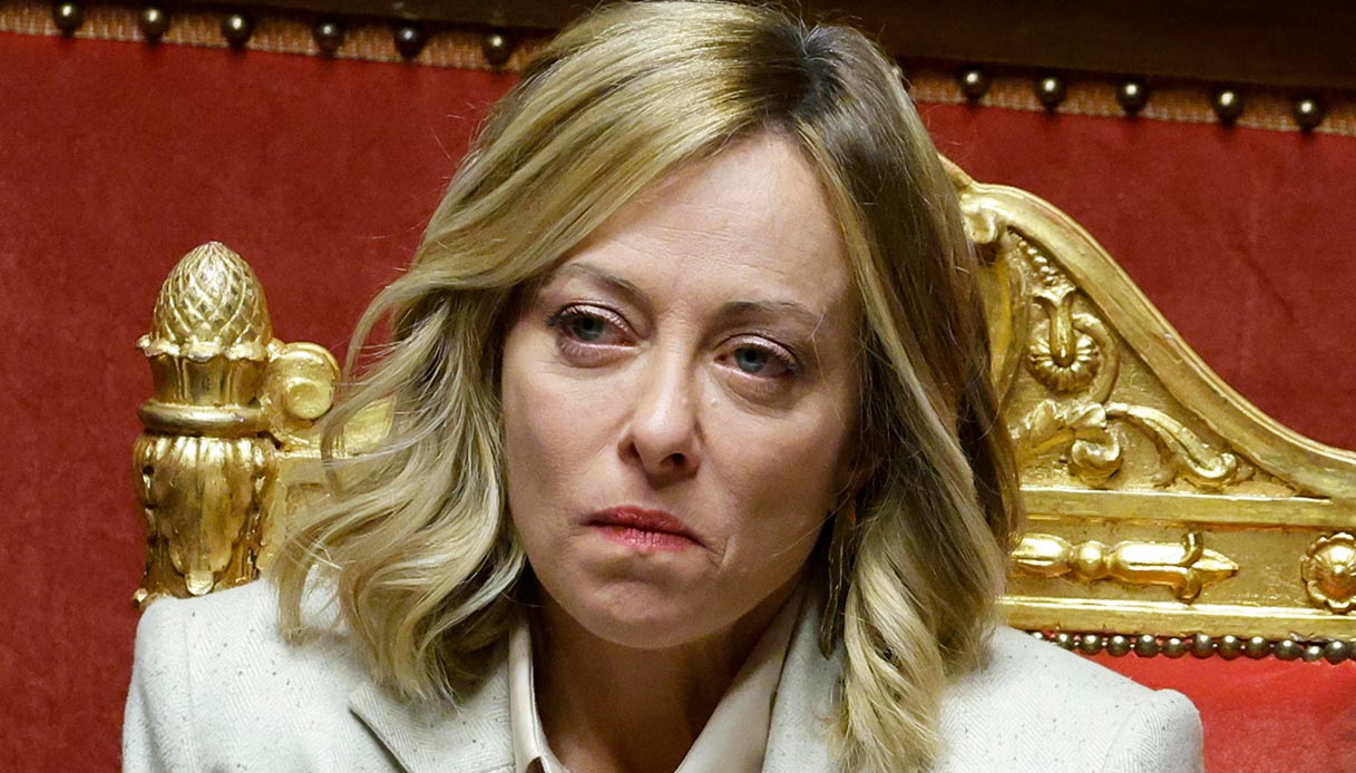 Meloni in calo nei sondaggi politici nonostante la fiducia, Pd ancora lontano