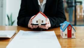 Borse: settore immobiliare riflessivo nella settimana delle banche centrali