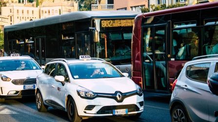 Taxi e NCC, la residenza non può essere un requisito per lavorare: la sentenza