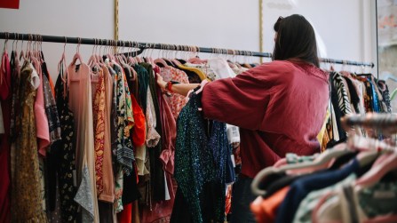 Vestiti usati, una moda anche italiana: nel mondo un mercato che cresce del 20% l’anno