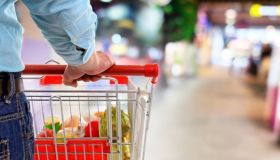 Prezzi alimentari in aumento, fino a 291 euro in più a famiglia in un solo anno