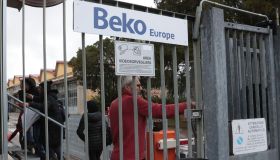 Crisi Beko in Italia: 1.430 lavoratori a rischio tra Toscana, Marche e Varese