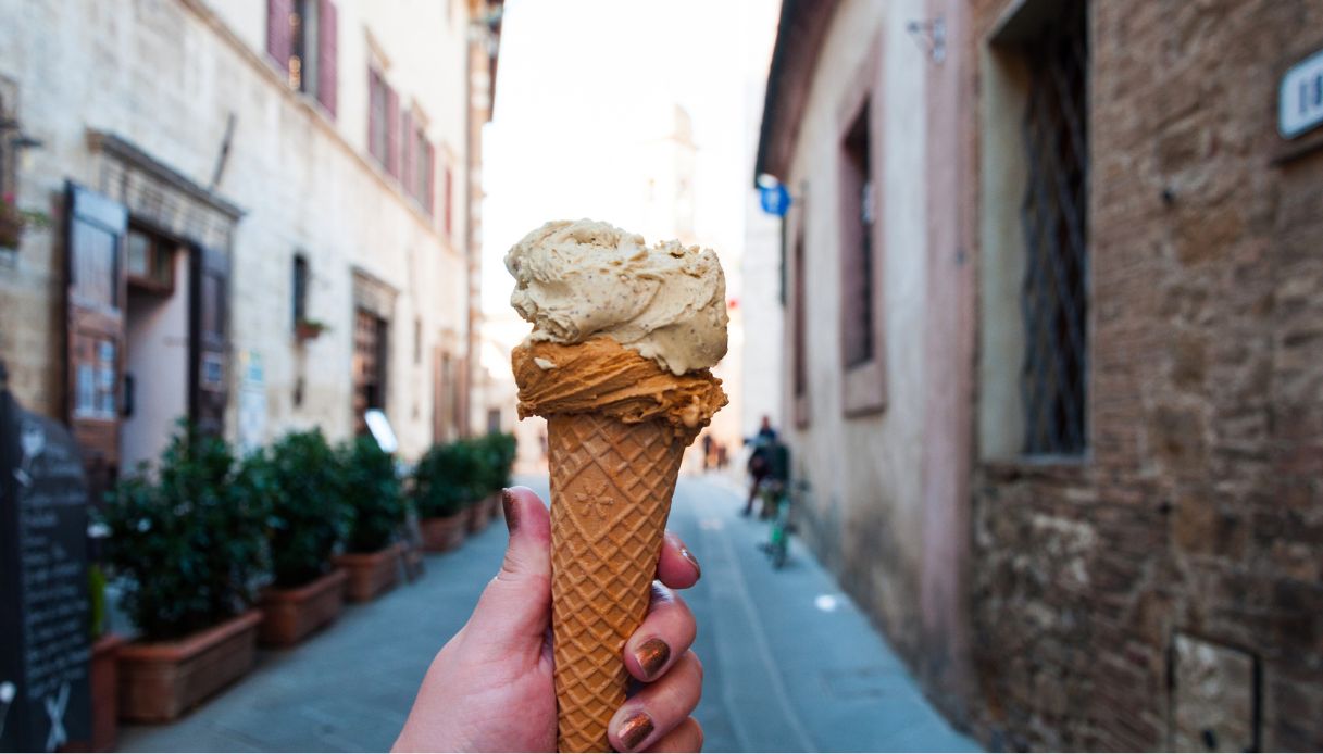 https://quifinanza.it/wp-content/uploads/sites/5/2025/01/Dove-mangiare-il-miglior-gelato-in-Italia.jpg