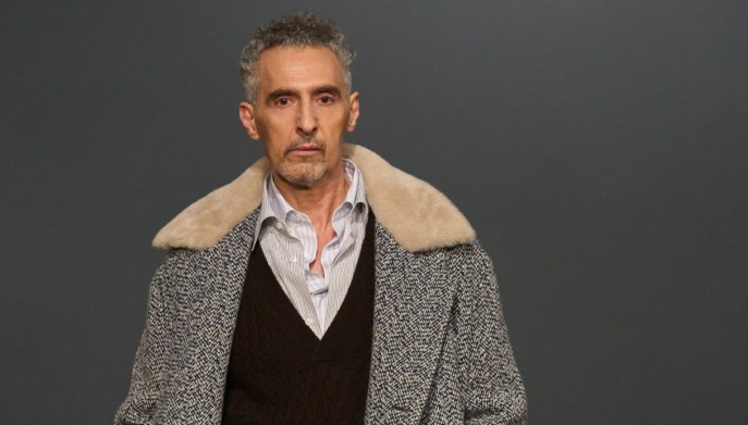 Sfila l'attore John Turturro, in passerella per Zegna