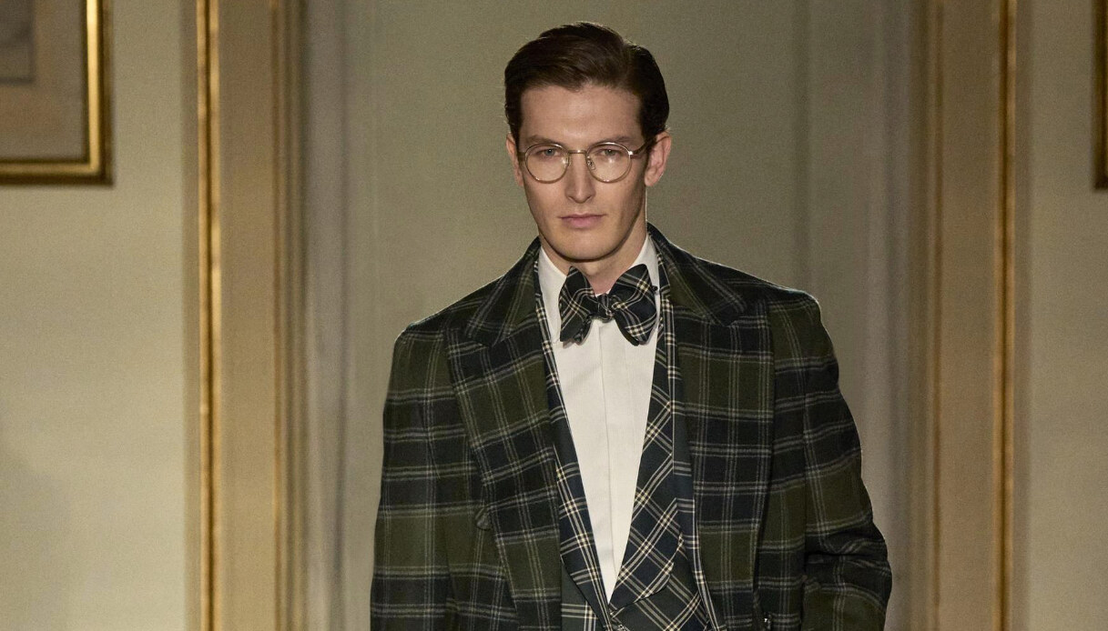 L’eleganza inglese secondo Simon Holloway, alla Milano Moda la collezione AW25 di dunhill