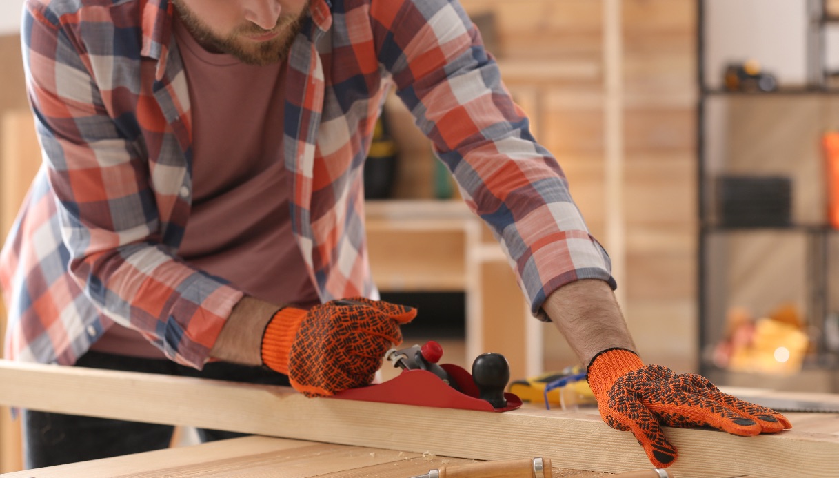 Legno-arredo, stipendi più alti per oltre 200mila lavoratori: raggiunto l’accordo