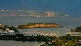 L’isola di Punta Pennata di fronte Bacoli è in vendita, ma il Comune non vuole perderla