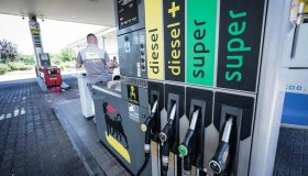 Benzina e diesel in aumento, il prezzo supera i due euro in autostrada