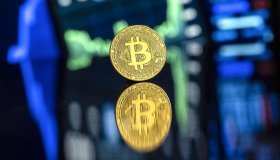 Intesa Sanpaolo compra Bitcoin per un milione, è la prima banca cripto italiana