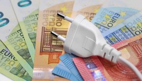 Bollette della luce, come accedere al servizio a tutele graduali e risparmiare 113 euro