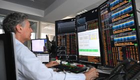 La Borsa del 27 gennaio, Milano chiude piatta ma l’IA cinese fa crollare il settore tech