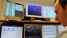 La Borsa del 31 gennaio, Milano in rialzo contenuto, frenano le banche