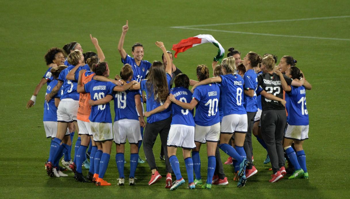 Il calcio femminile arretra, governo taglia fondi al professionismo: qual è la situazione