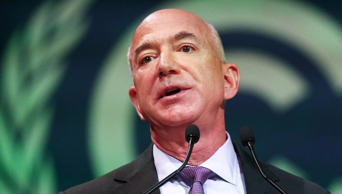 Chi sono gli uomini più ricchi del mondo presenti alla cerimonia di insediamento di Trump: Jeff Bezos