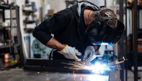 Previsioni 2025 in Italia, male l’industria metalmeccanica bene la finanza