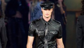 Tre decenni di successi per Dsquared2, lo stile urban apre la Milano moda