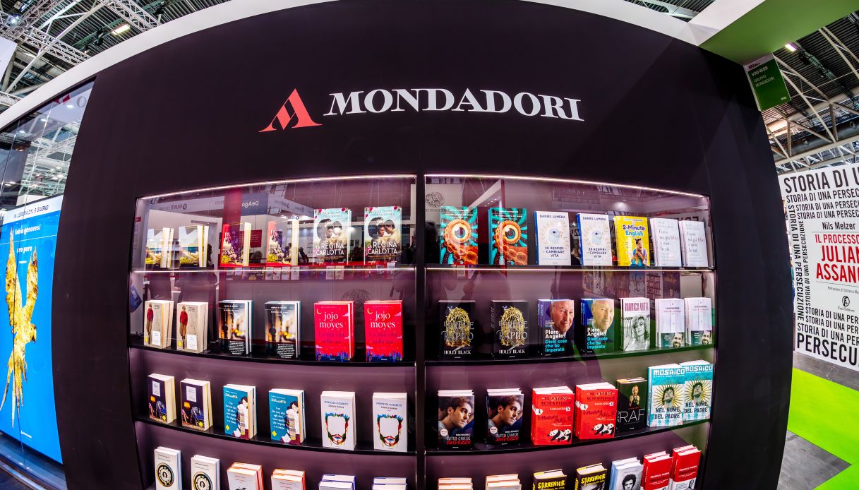 Offerta di lavoro in Mondadori, nuova voce per gli audiolibri: come candidarsi