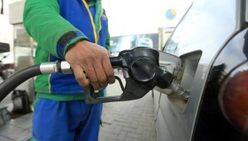 Prezzi della benzina in Italia più alti del resto d’Europa, quanto costa negli altri Paesi