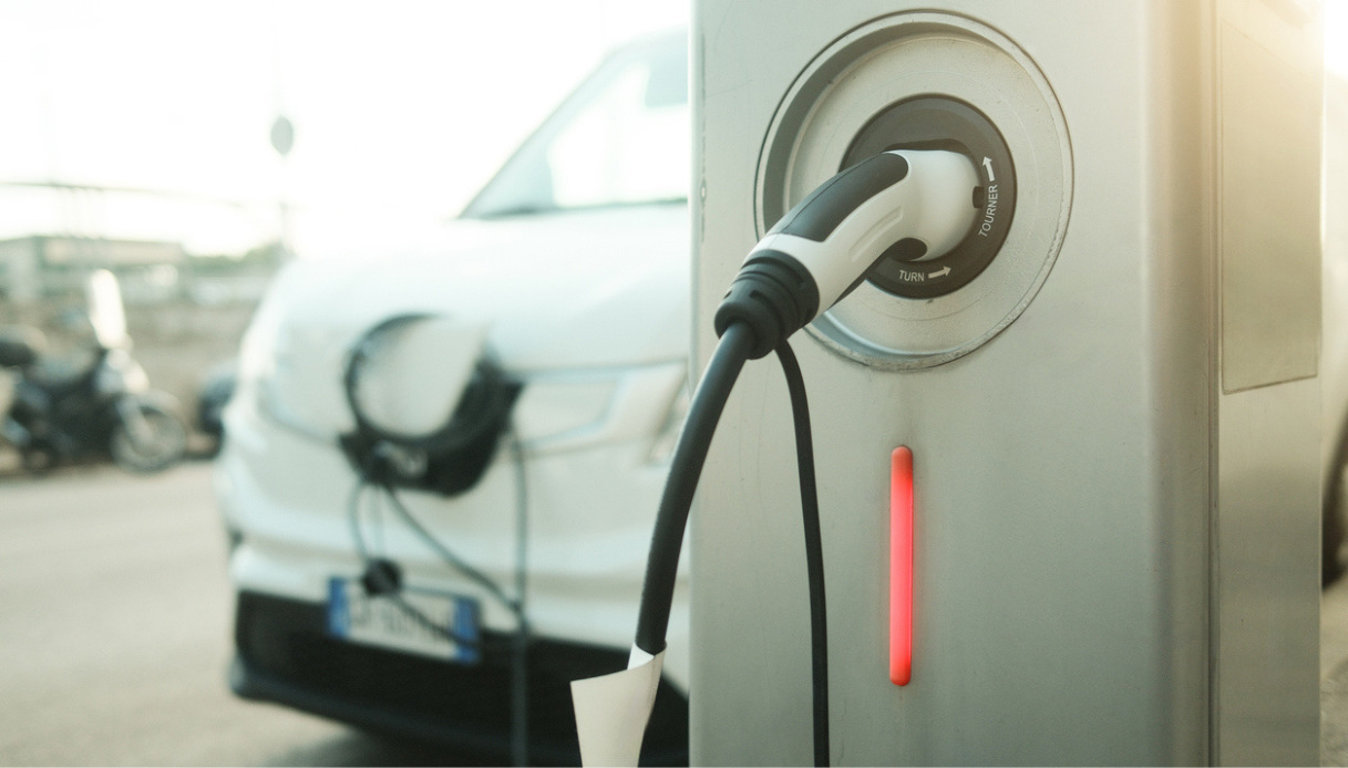 Perché in Italia non è “boom di vendite” di auto elettriche