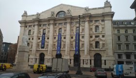 La Borsa del 25 febbraio, i mercati europei soffrono ma Piazza Affari chiude a +0,6%