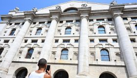 La Borsa del 27 febbraio, Europa debole dopo le parole di Trump, Milano chiude a -1,5%