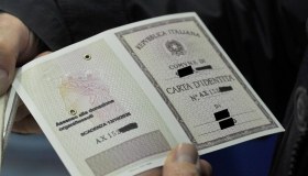 Custodia della carta d’identità tossica, maxi richiamo per il cadmio: i lotti interessati