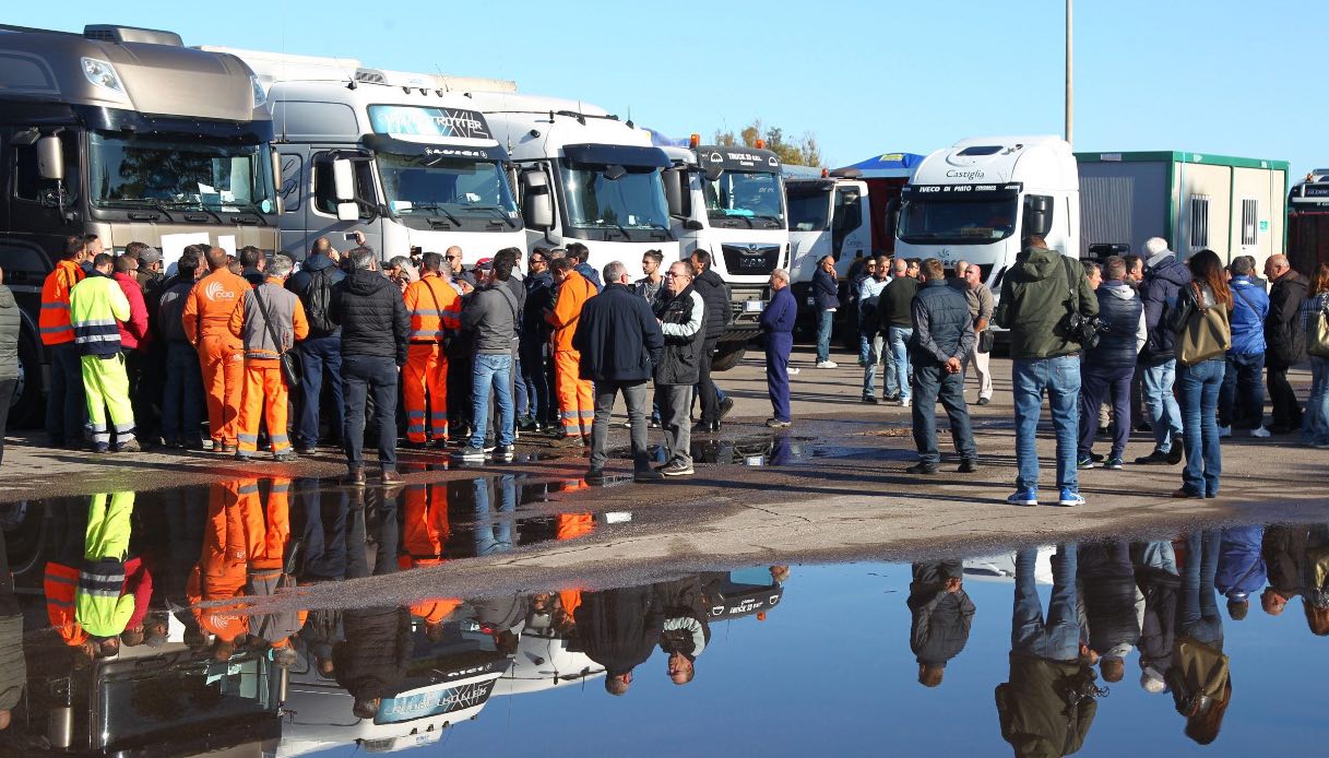 All’ex Ilva di Taranto nuovi dubbi sul futuro con la perdita di altri posti di lavoro