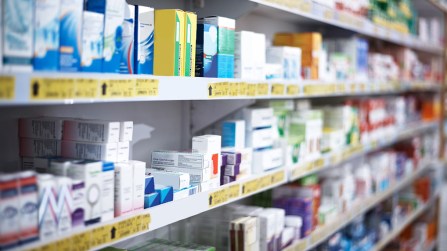 Farmaci da banco, frenano i consumi: quanto spendiamo per curarci?