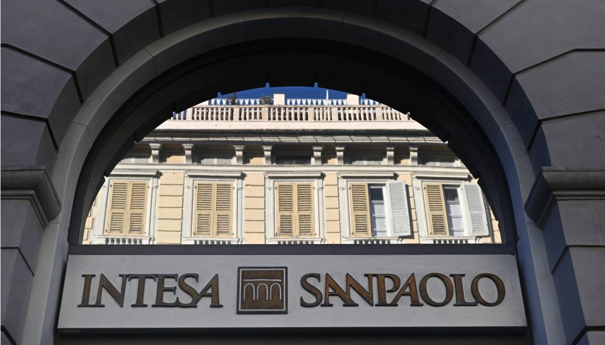 Intesa Sanpaolo: utile record nel 2024 per 8,7 miliardi