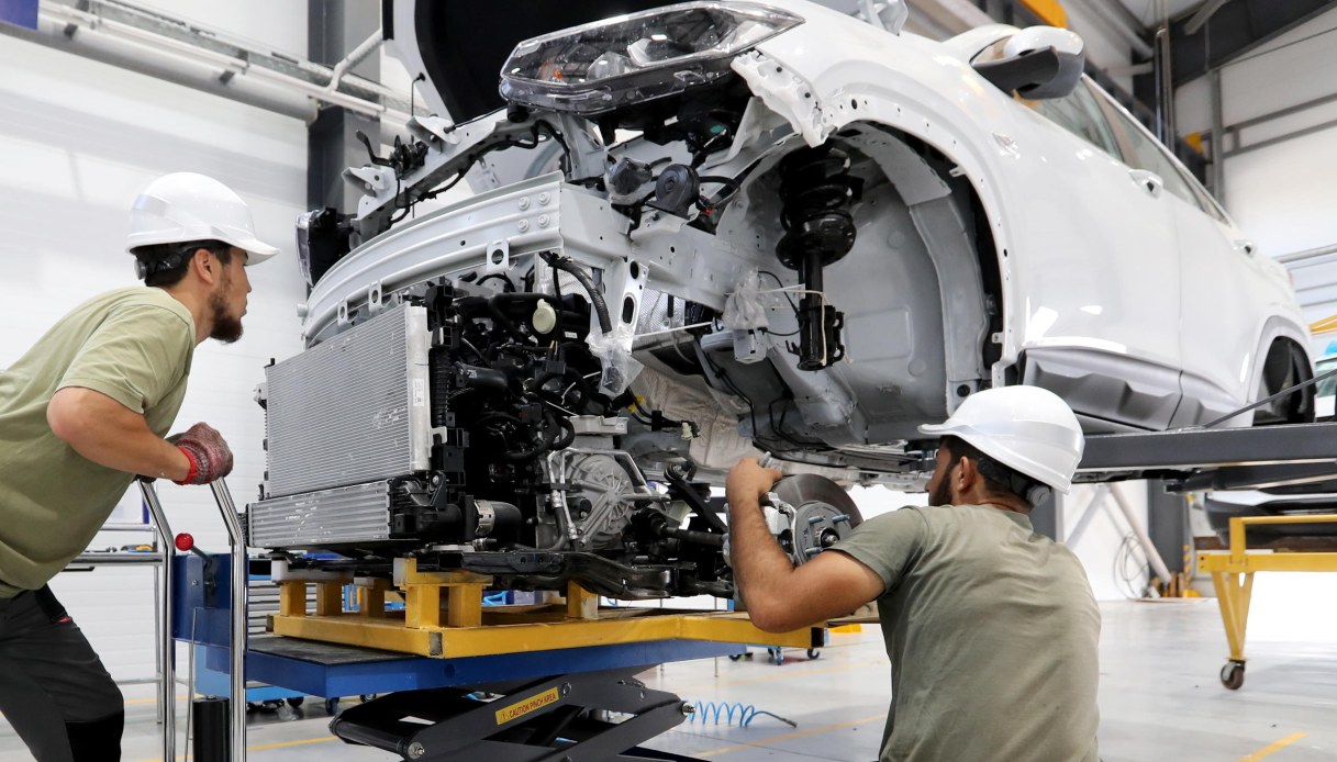 Per l’industria italiana è il 23imo mese consecutivo negativo (-3,5%), cala il settore auto