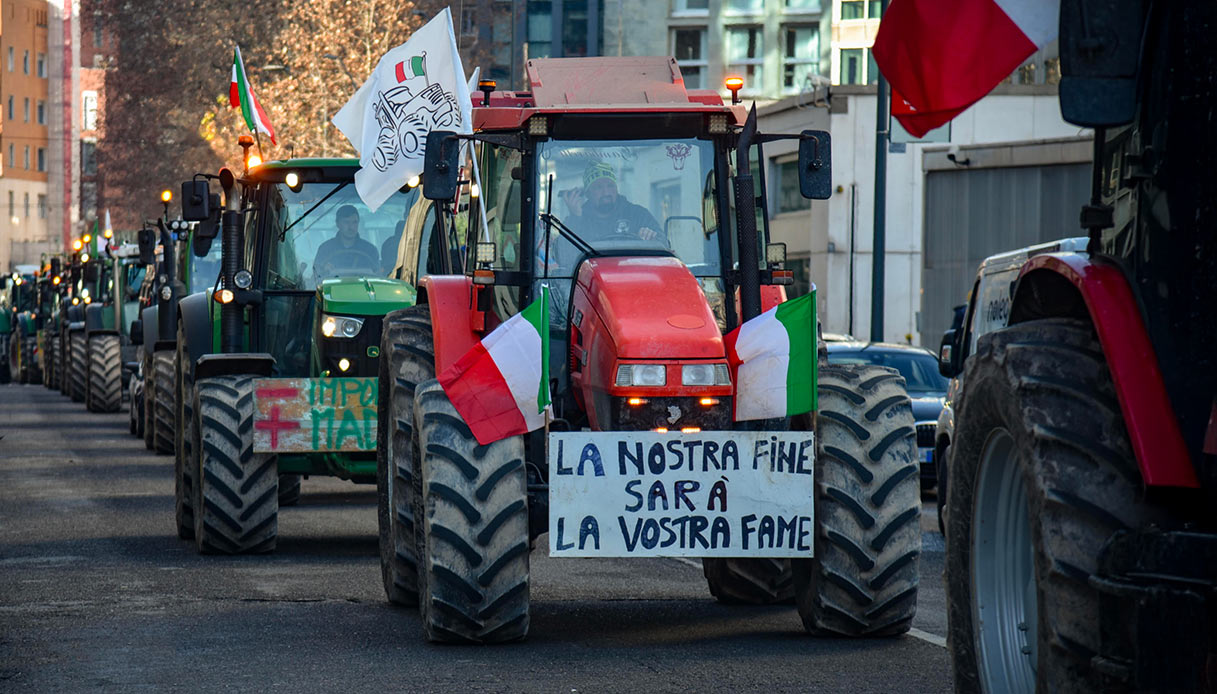 Tornano le proteste dei trattori in tutta Italia, l’accusa al Governo: “Non ha fatto nulla”