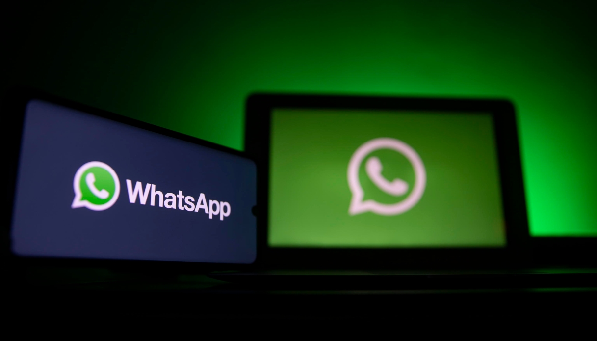 Terza spunta blu su WhatsApp, la bufala è virale