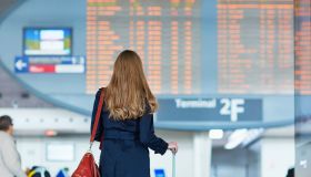 Aumento dei prezzi dei voli per Pasqua 2025, rincari fino al 400% per chi viaggia