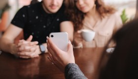 Web primo mezzo d’informazione, Tv battuta ma gli italiani credono alle fake news