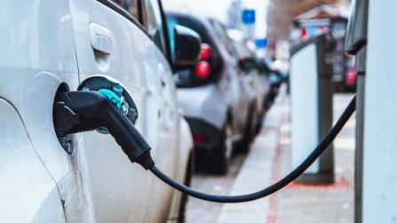 Auto elettriche, sul nuovo Osservatorio la mappa di prezzi e colonnine di tutta Italia