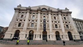 La Borsa del 24 marzo, Europa in rosso a sorpresa, Milano chiude a -0,16%