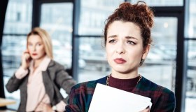 Molestie sessuali in ufficio, anche una frase può costare il posto