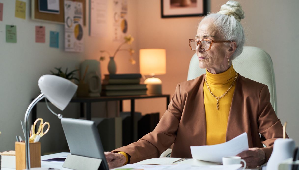 L’indennità di malattia spetta anche ai pensionati che lavorano, la nuova circolare Inps