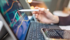 Intelligenza artificiale green contro la “bomba” di emissioni di CO2