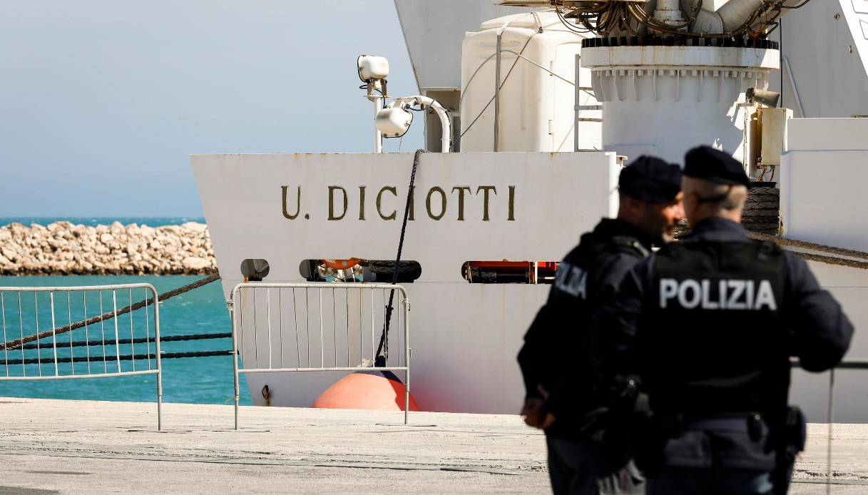 Governo condannato a risarcire i migranti della Diciotti, Meloni: “Soldi degli italiani onesti”