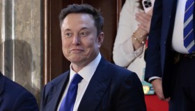 Musk licenzia in Italia, l’email ai dipendenti di 5 basi Nato: “Spiegate se siete utili”