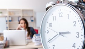 Straordinari non autorizzati, l’azienda deve comunque pagarli?