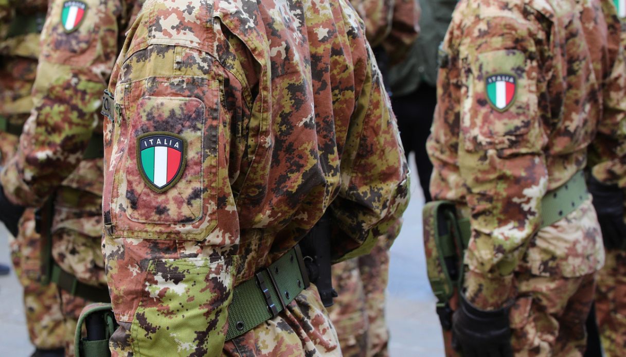 L’Italia deve ricostruire un esercito, ma quanto guadagnano i militari